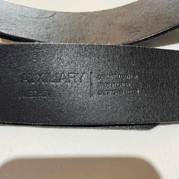 Aritzia leather belt Sz medium - Picture 3 of 3